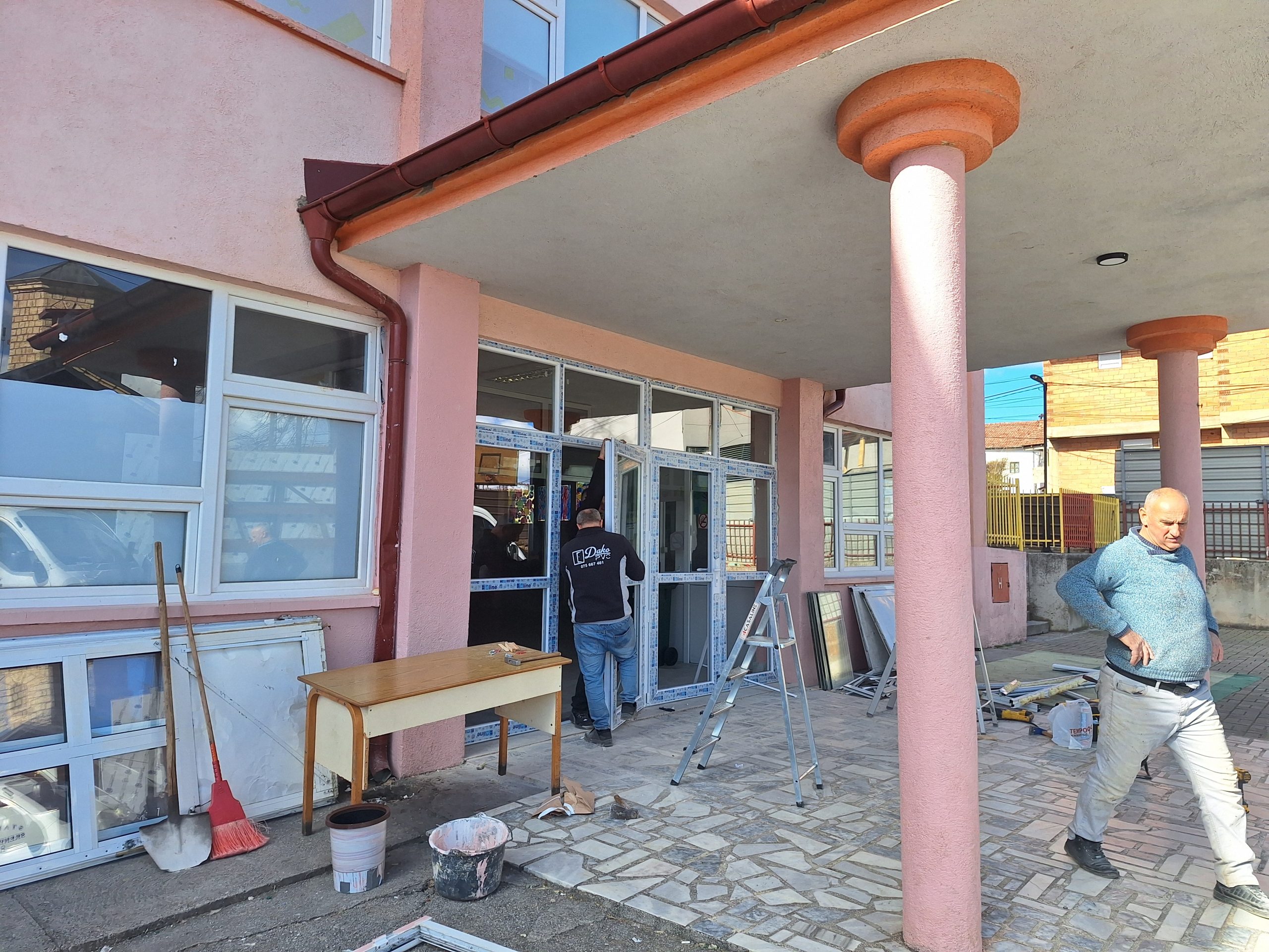 Монтирана нова дограма во училиштето “ООУ Гоце Делчев”-Подгорци.